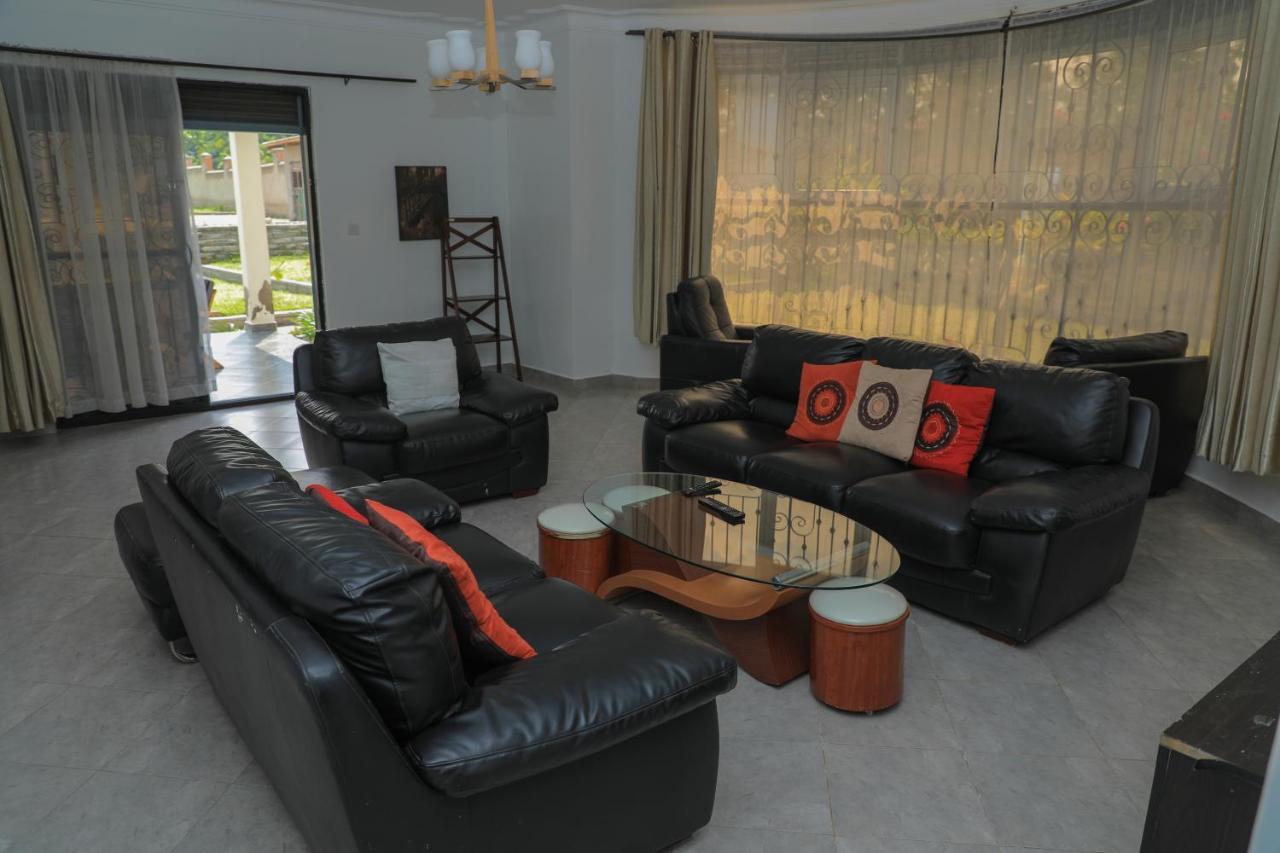 Silver Oaks Hotel Boma Fort Portal Экстерьер фото