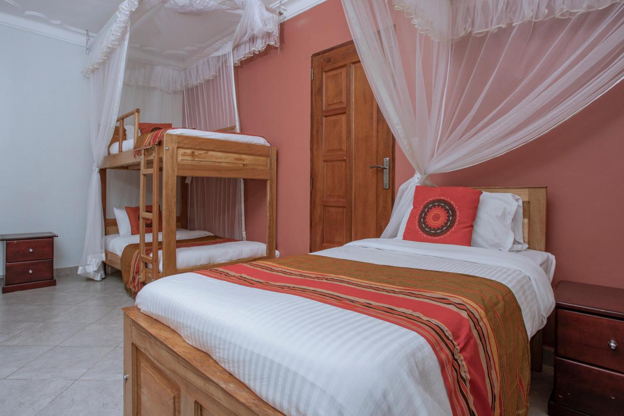 Silver Oaks Hotel Boma Fort Portal Экстерьер фото