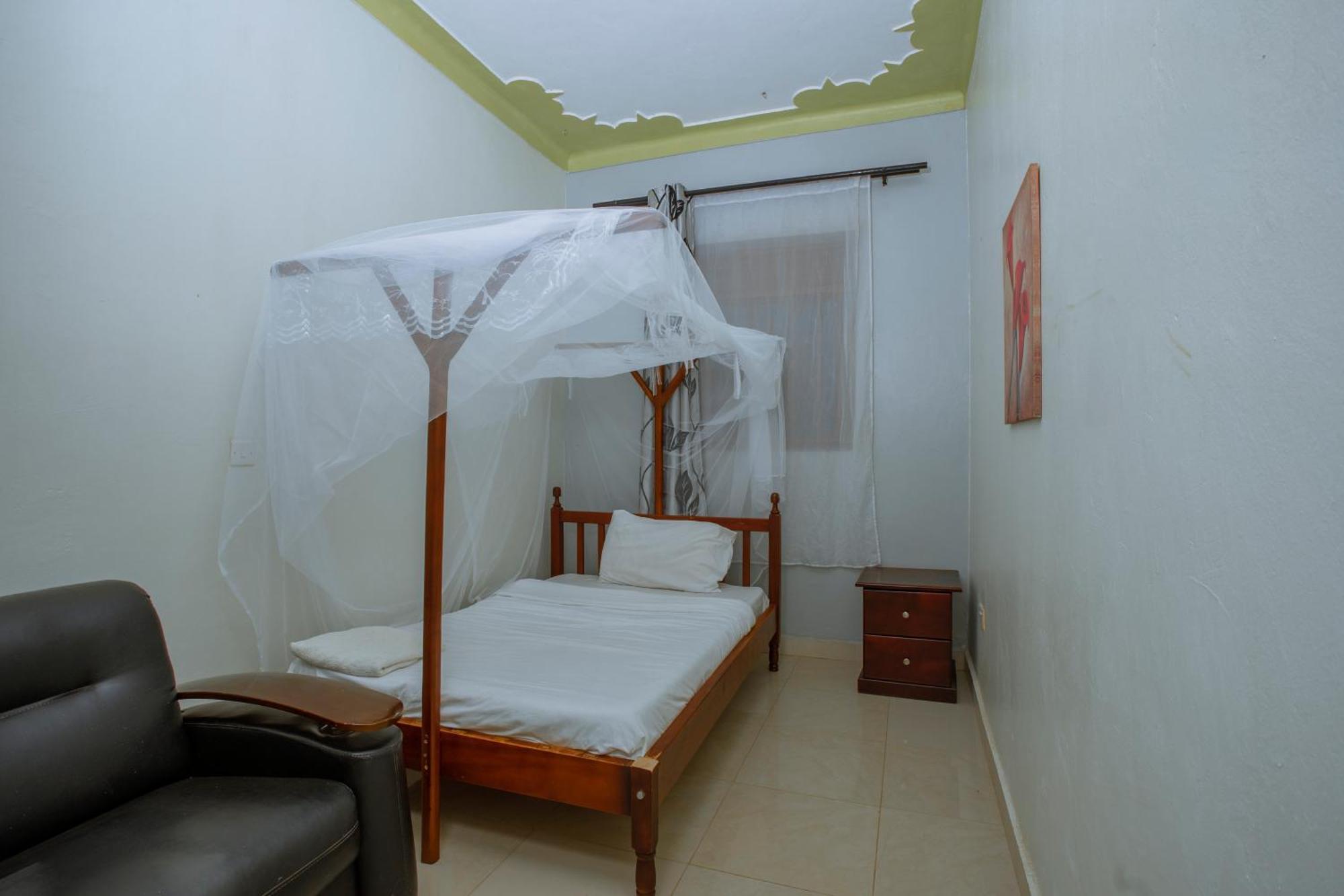 Silver Oaks Hotel Boma Fort Portal Экстерьер фото