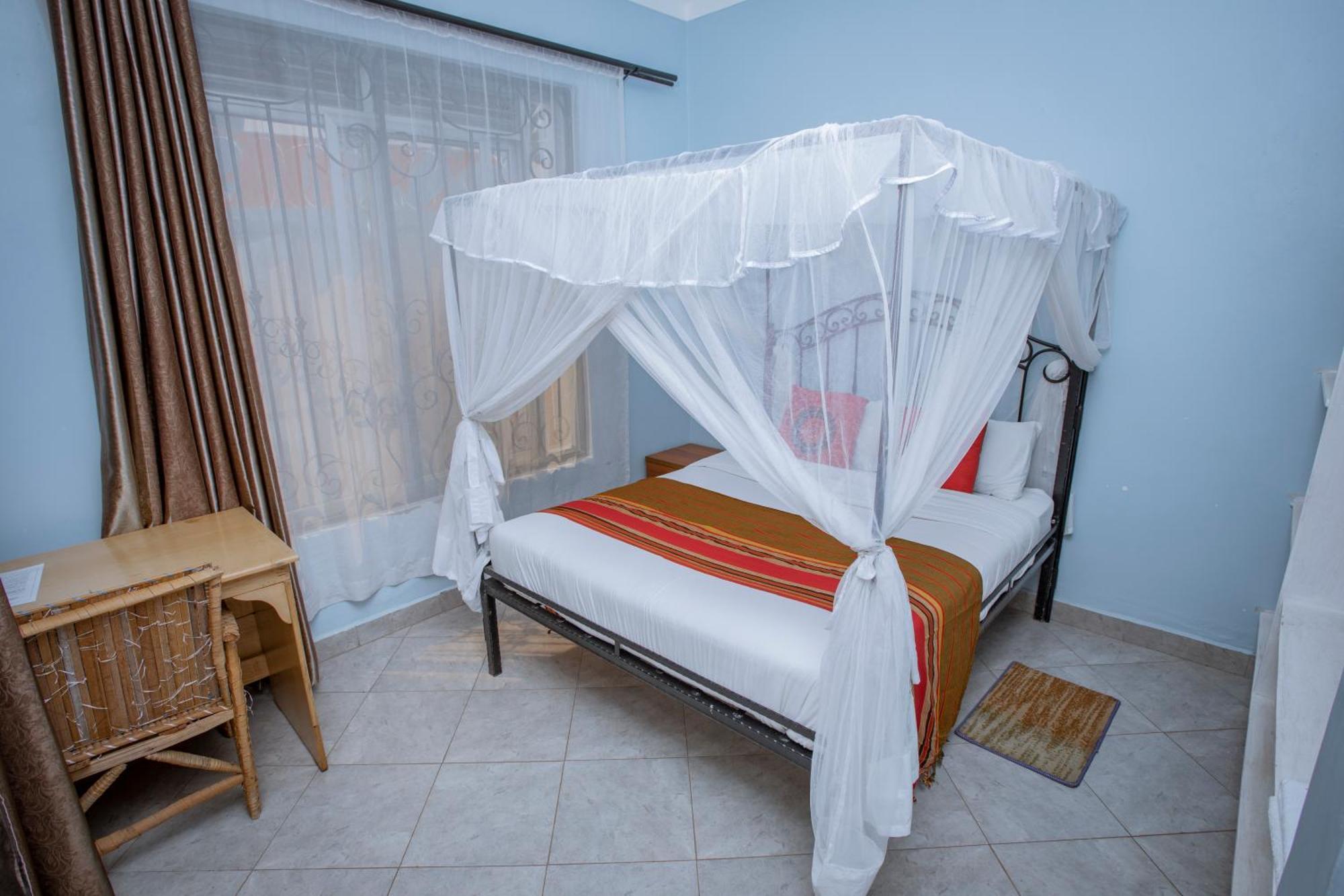 Silver Oaks Hotel Boma Fort Portal Экстерьер фото