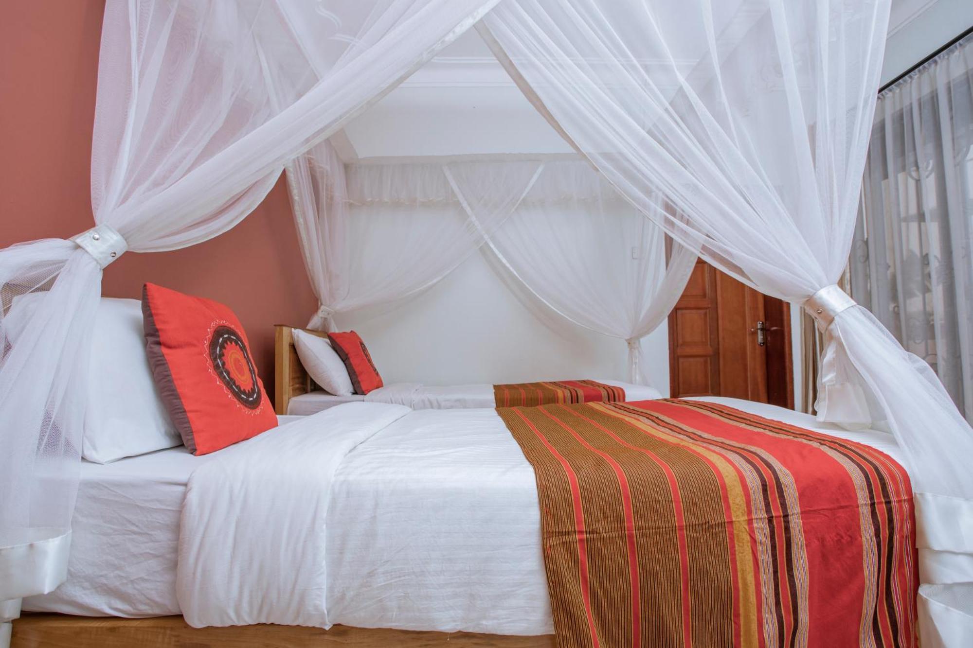 Silver Oaks Hotel Boma Fort Portal Экстерьер фото