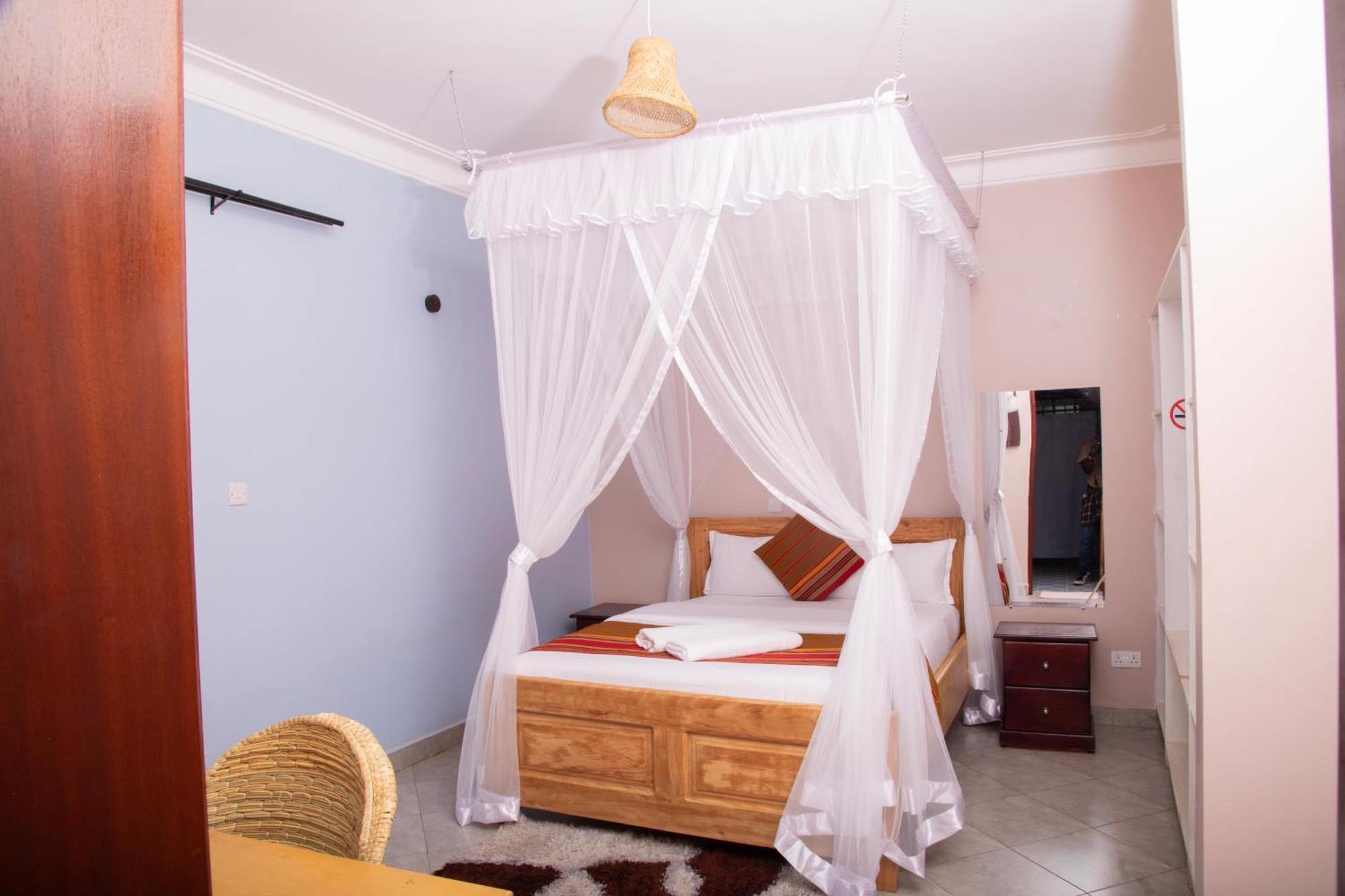 Silver Oaks Hotel Boma Fort Portal Экстерьер фото