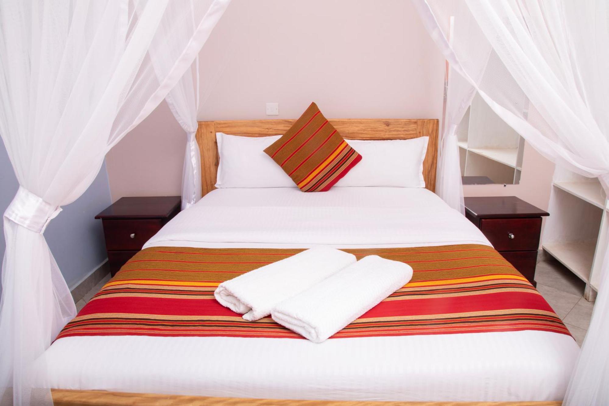 Silver Oaks Hotel Boma Fort Portal Экстерьер фото