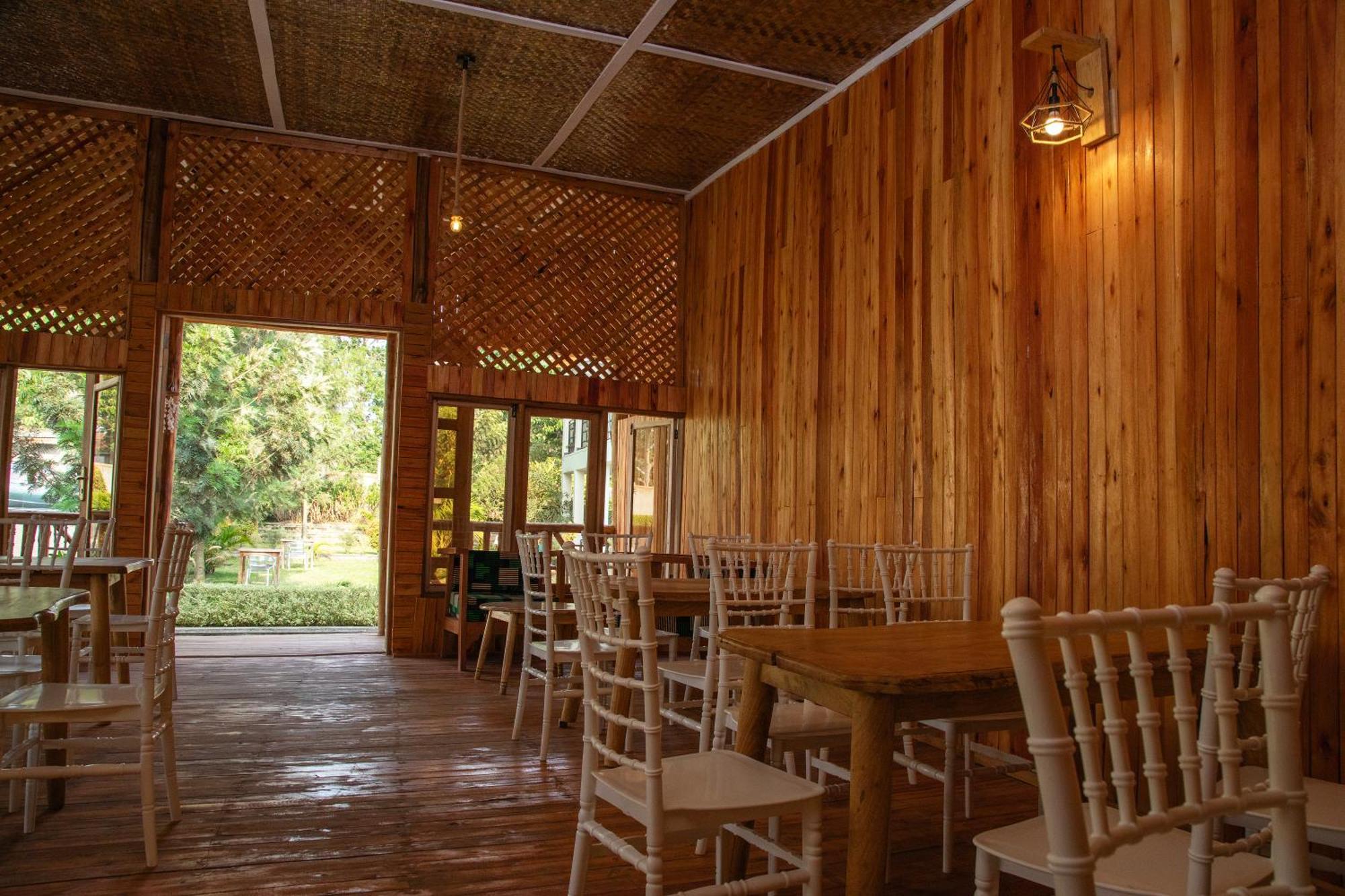 Silver Oaks Hotel Boma Fort Portal Экстерьер фото
