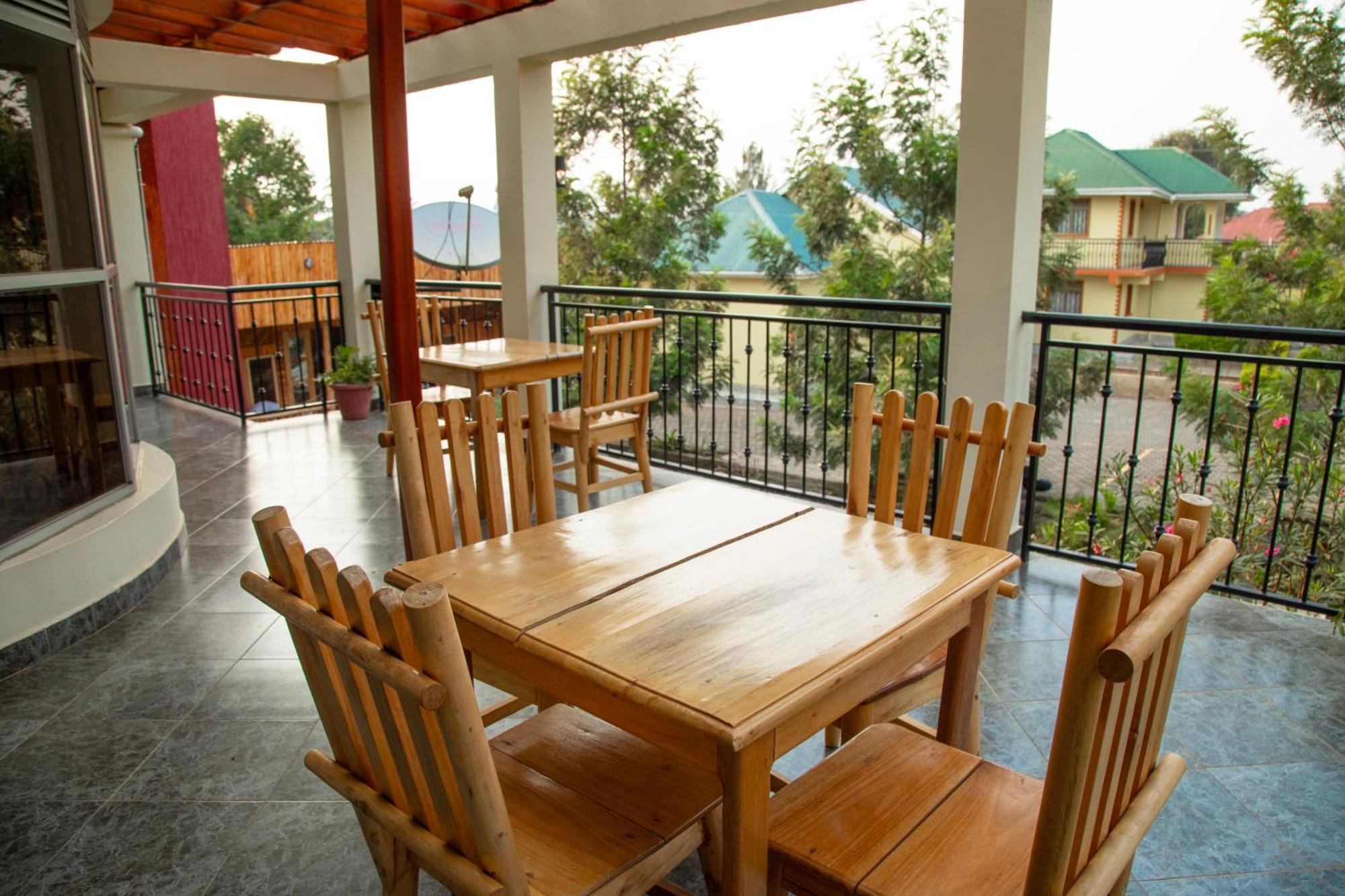 Silver Oaks Hotel Boma Fort Portal Экстерьер фото