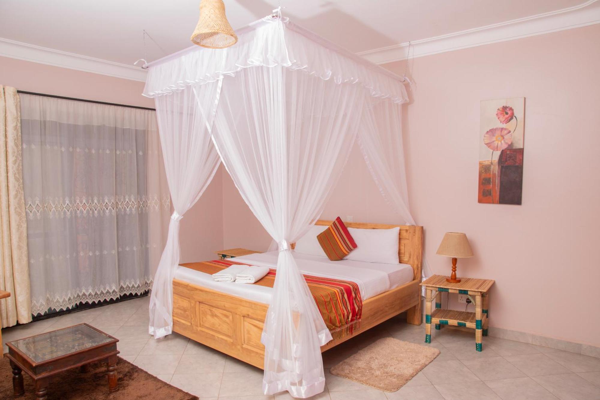 Silver Oaks Hotel Boma Fort Portal Экстерьер фото